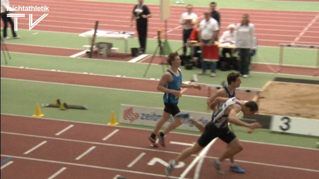 Jannik Rehbein stürzt sich ins Ziel