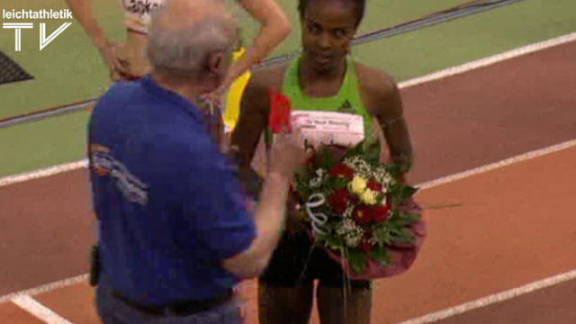 Genzebe Dibaba sieht die rote Karte