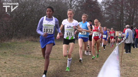 Eleni  Gebrehiwot hat das Feld im Griff