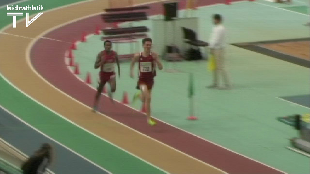 Julius Lawnik mit umwerfendem Finish