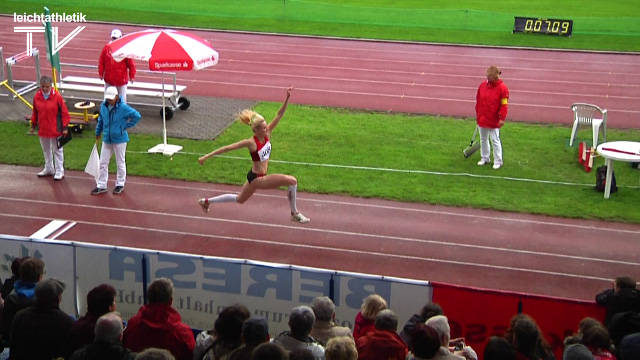 Jenny Elbe und Katja Demut am Treppchen…