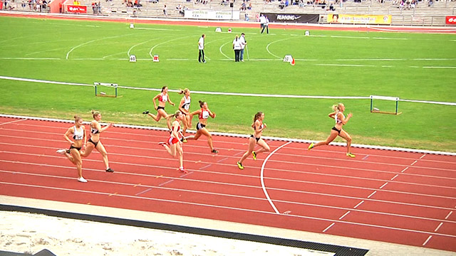 Katharina Grompe beißt