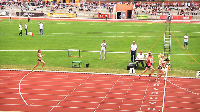 Christine Gess fängt Christina Zwirner ab