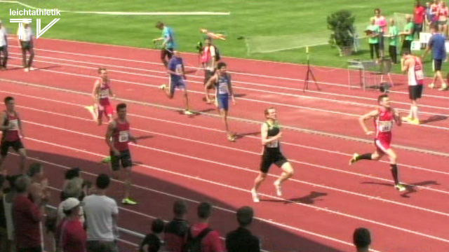 Marc Koch vor Staffelkollegen