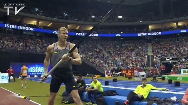 Piotr Lisek vor dem Olympiasieger