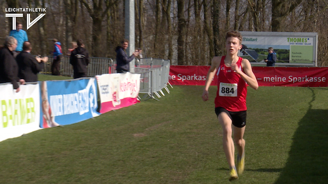 Elias Schreml meistert chaotischen Start