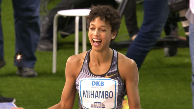 Malaika Mihambo hebt ab: 7,07 Meter beim…