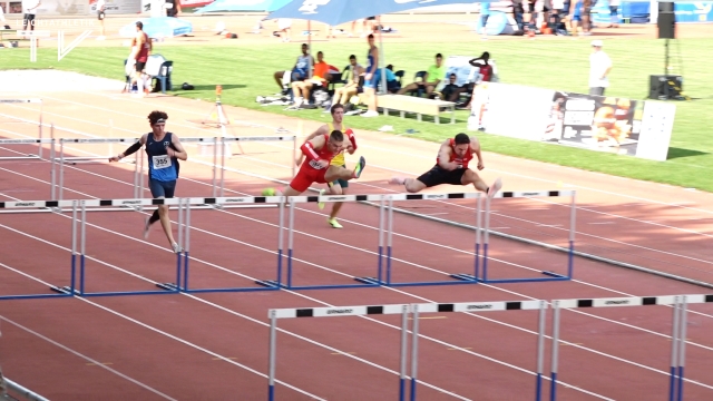 Kai Kazmirek spielt Stärke über 110 Meter…