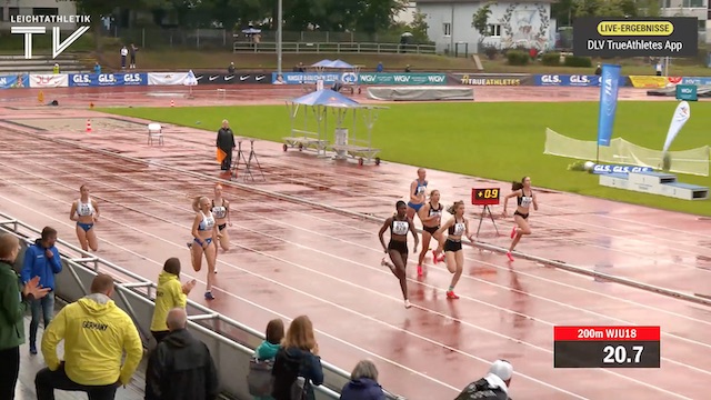 Packender Zweikampf über halbe Stadionrunde